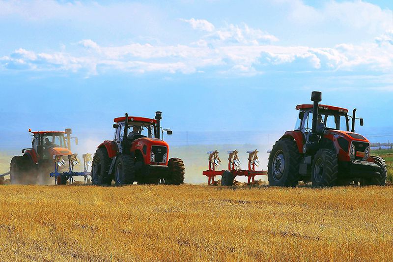 Outdoor operation of YTO's tractors
